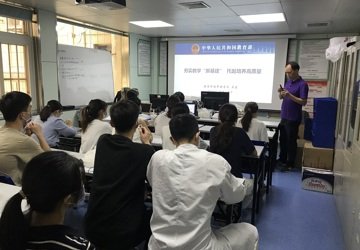 为了更好地展示页面效果